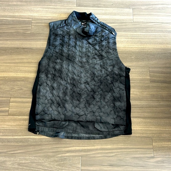 Men’s Nike Runner Windbreaker Vest & Crop Hoodie - Picture 2 of 6